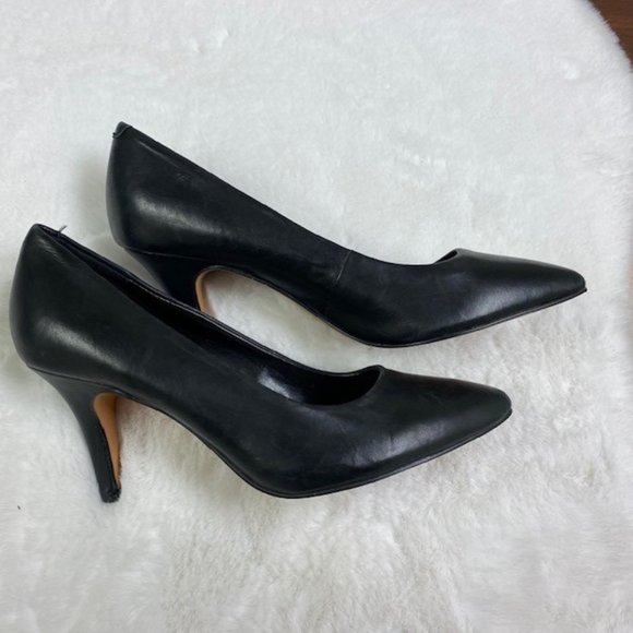 Vince Camuto Black Leather Pumps Heels, size 6 - Picture 3 of 7